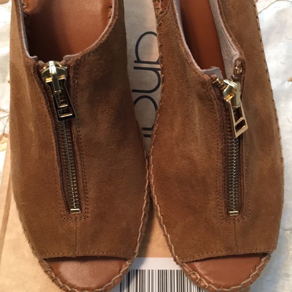 NWT Andre Assous sandal - Picture 2 of 8